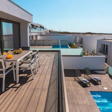 Panoramic Linked With Private Pool - 12a *